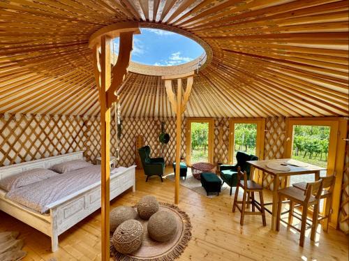 Glamping ve vinohradu, Jurty Marcipan - Jižní Morava