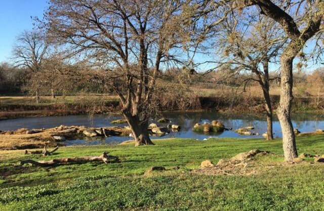 Glamping, Vintage RV San Marcos Water Front Style! One Acre! No Pets!