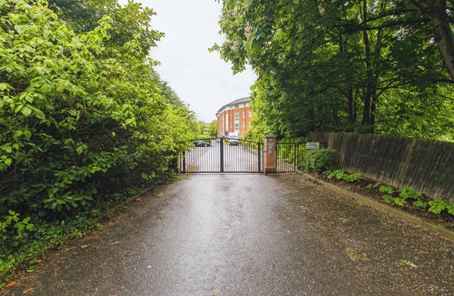 Global Boutique Relocation Ltd 2bed -free Parking