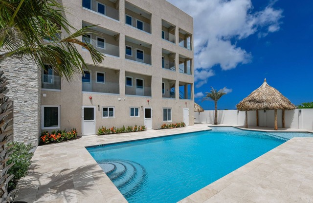 Gloednieuw Appartement met Zeezicht. Fantastisch Gelegen 5 min van the Beach