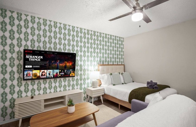 Glowing Green Studio - Great for ACL, F1, and More