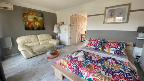 Goeland 3, studio classé climatisé, wifi, terrasses petite vue mer latérale au 3 ème étage sans ascenseur