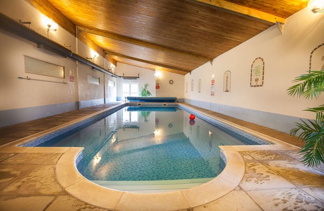 Gold Award winning cottage- with indoor heated pool and games area- pet friendly