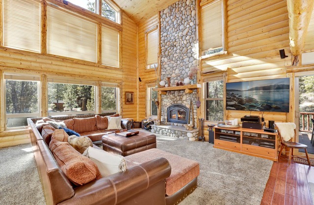 Gold Rush Lodge Luxe Log Cabin Chalet at Big Bear Lake