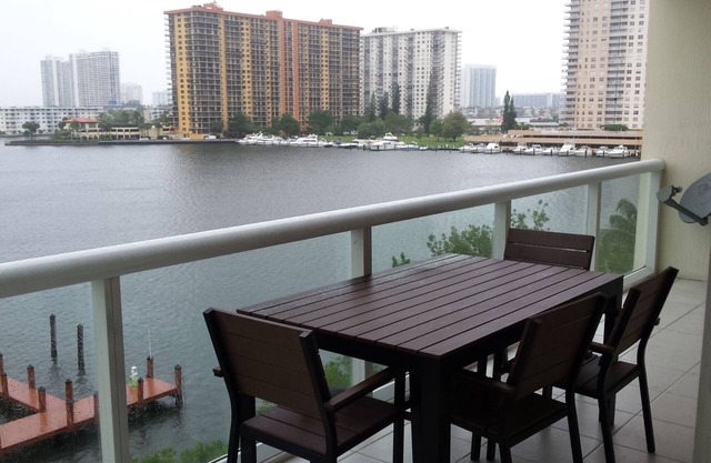 Golden Bay 608,