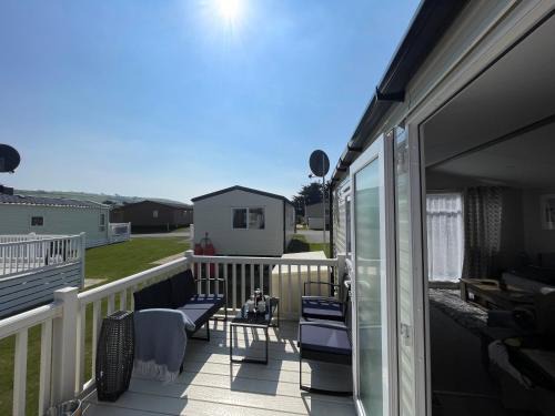 Golden Dunes Retreat, Dog-Friendly Stay at Par Sands Holiday Park, Cornwall