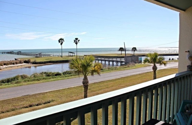 Golden Gull | Million Dollar Views & Bay Breezes