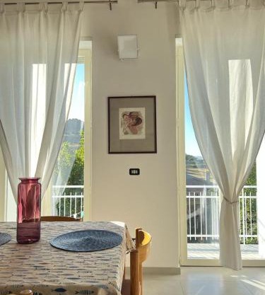 GOLDEN HILLS VIEW, Pierina's house