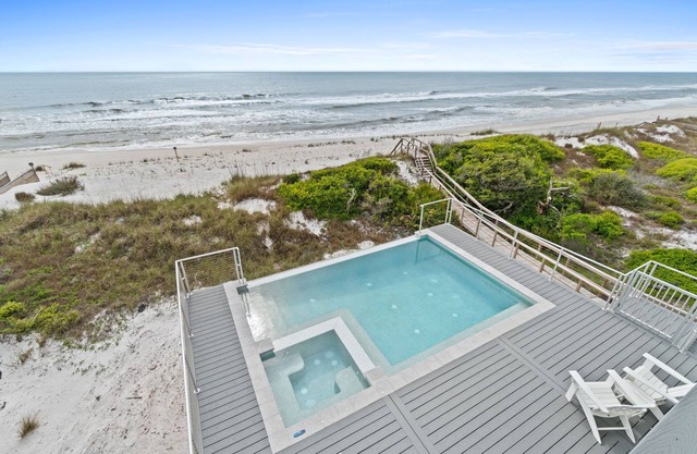 Golden Hour- Gulf front, Private pool & hot tub, Elevator, Pet friendly, Sleeps