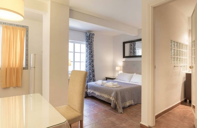 Golden Hour Studio - Steps to the Sea - A/C + WiFi