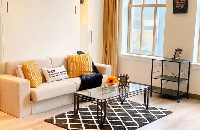 Golden Nugget 1 Queen Bed, 1 Twin Near EWR-PENN-PRUD-Free Parking
