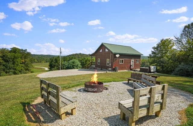 Golden Ridge in Hocking Hills on 62 acres, hot tub