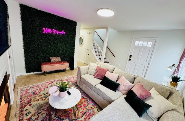 Golden Rose Townhome, 2br-2.5ba Near UofM/Highland Strip