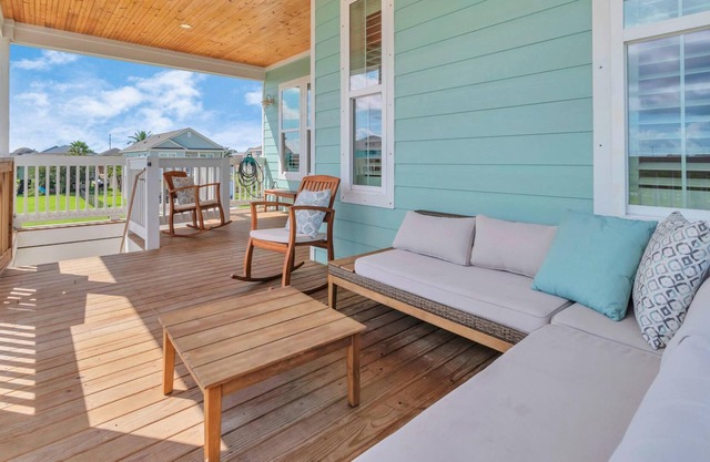 Golden Sands | Bay Views in Terramar! | Pet-friendly