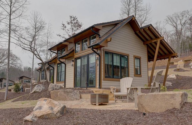 Golf and Riverfront Cottage | King Bed | Group Availability