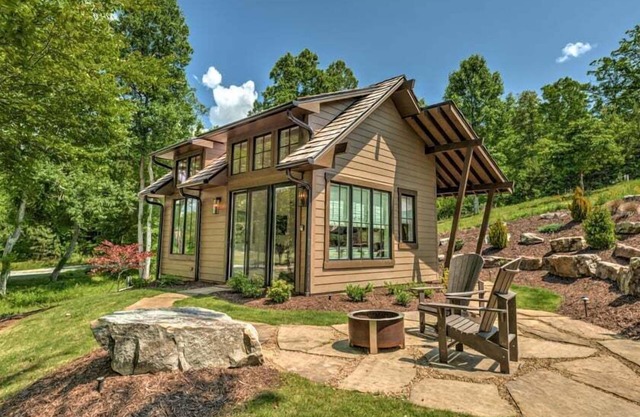 Golf and Riverfront Cottage | King Bed | Group Availability