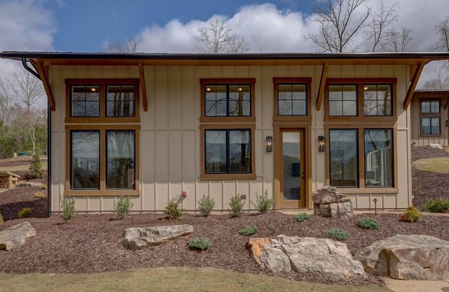 Golf and Riverfront Cottage | King Bed | Group Availability