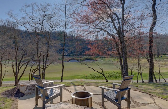 Golf and Riverfront Cottage | King Bed | Group Availability