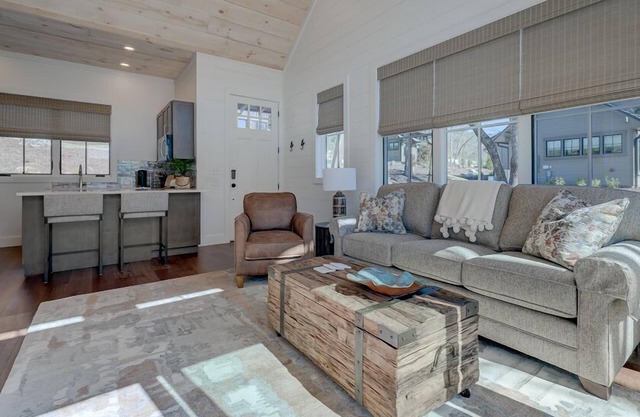 Golf and Riverfront Cottage | King Bed | Group Availability