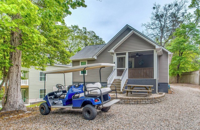 Golf Cart Included: Little River Cottage w/Deck!