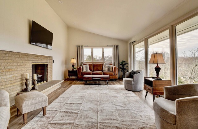 Golf Course Retreat - Home on 10th Newly Renovated