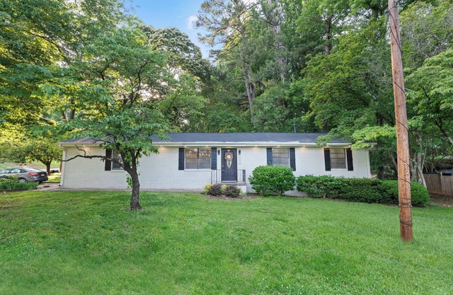 Golf Course View Home Near Midtown, Downtown, Mercedes-Benz Stadium, and Airport
