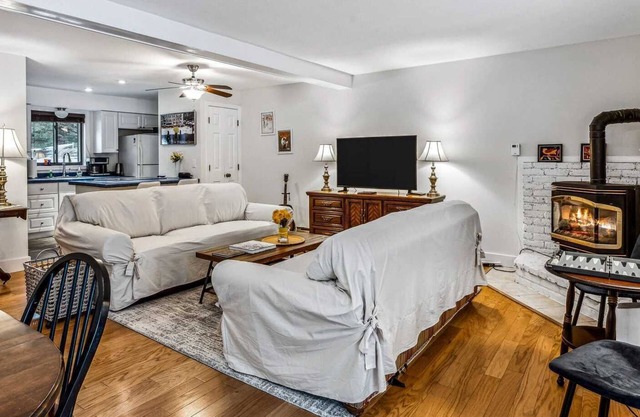 Golf, Lake Pinneo, Fireplace | Windsor Village 3D