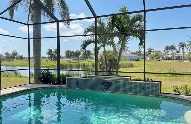 Golf, Swimming, Sunshine and so close to Downtown Punta Gorda!