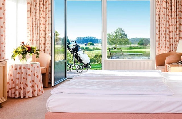 Golfdirekt Doppelzimmer mit Du Oder Bad, WC, Frühstück und Abendessen