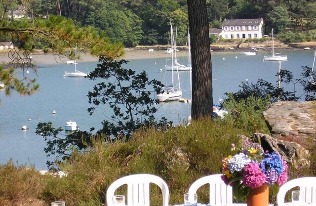 Golfe du Morbihan- Wooded property on Auray river- House 6 bedrooms- 14 people