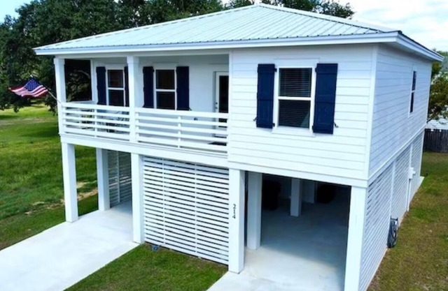 Gone Coastal - Walk to Restaurants & Beach ~ Golf Cart District! LOCATION!
