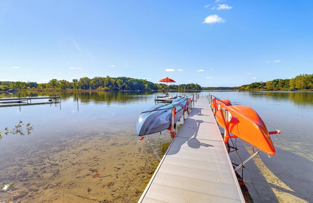 Goose Lake Home: 13 Mi to Michigan Int'l Speedway