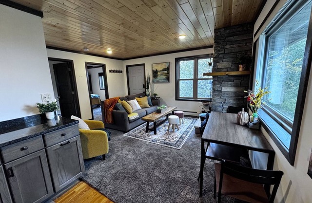 Gooseberry Trailside Suites | Lester River Suite
