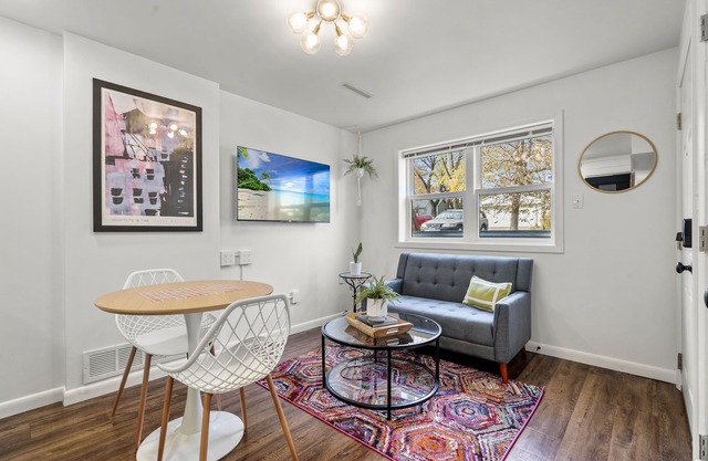Goosetown Getaway - 10 min walk from downtown and campus