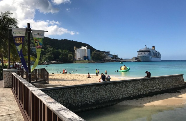 Gordon's Beachfront Condo