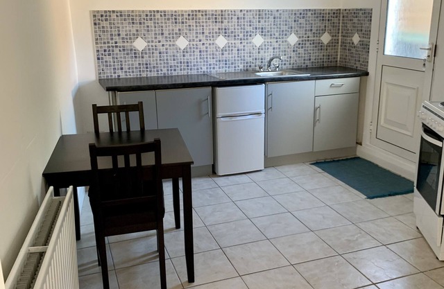 Gorgeous 1 bedroom studio flat with garden