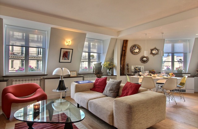 Gorgeous 2 BD 2 BTH, with AC and nice view of St. Germain, insurance included