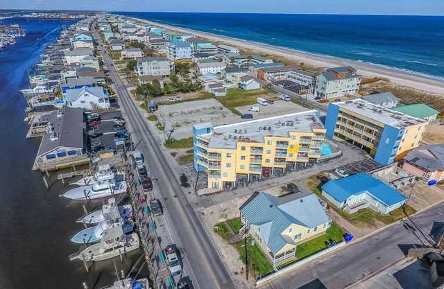 Gorgeous 2 BR/2BA Condo with Ocean and Canal views, heart of Carolina Beach