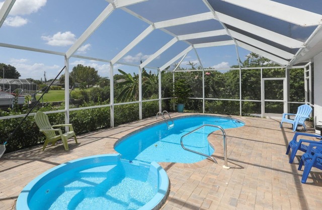 🥇 Gorgeous 2bd waterfront villa (CH824)
