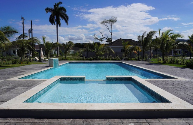 Gorgeous 3 bdrm villa. Walk to beach. Near Ocho rios. Priv chef/driver for a fee