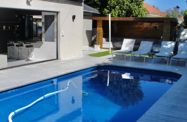 Gorgeous 3 bed 2 bath family home with year round holiday appeal.