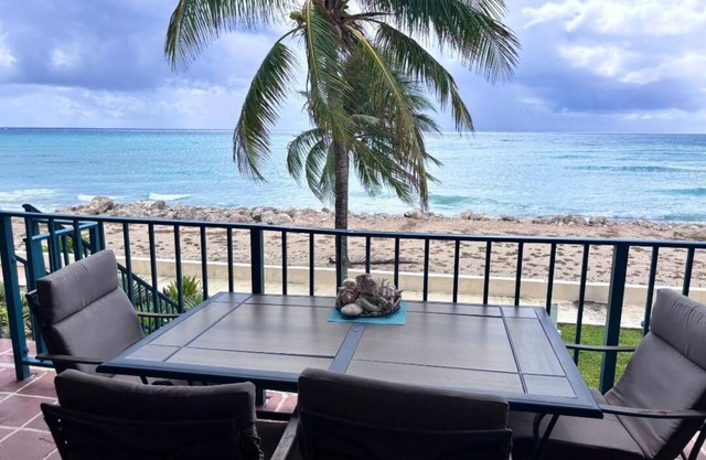 Gorgeous 3BR Oceanfront Villa - Amazing Views of Turquoise Water