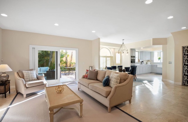 Gorgeous 4-bedroom home close to the beach