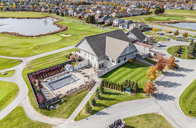 Gorgeous 4 bedroom house in Golf Course Community