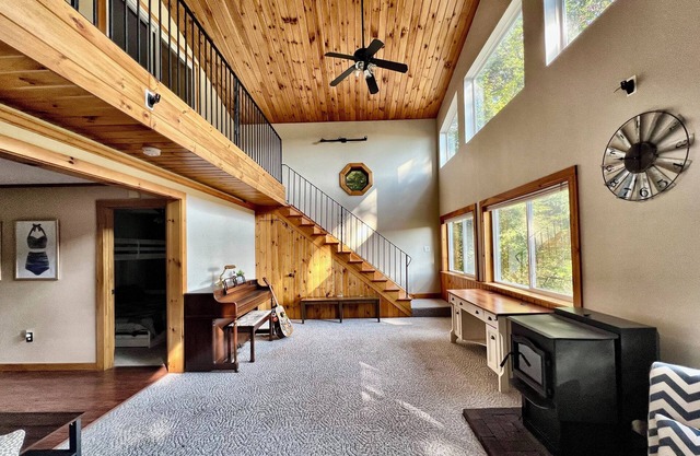 Gorgeous 4-bedroom house with WiFi in charming Stoddard