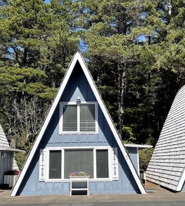Gorgeous A-Frame by the Beach in Otter Rock, Oregon