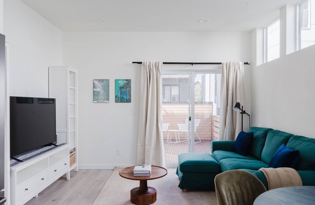 Gorgeous Ballard 2BR w/Rooftop Patio, near Shops & Food, by Blueground