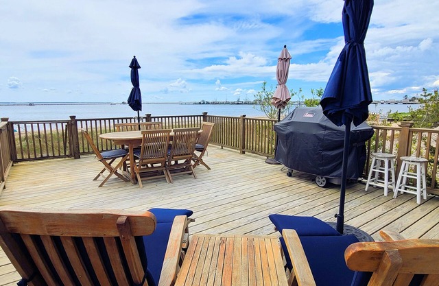 Gorgeous Beachfront Gem-Amazing Harbor Views & Sunsets, A/C, Big Deck, Parking-ASK ABOUT REFUNDS