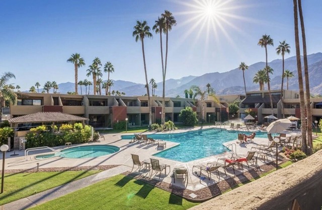 Gorgeous Blue Desert Oasis in Heart of Palm Springs -Reduced Summer Rates