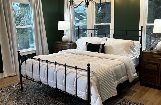 Gorgeous Carriage House near KYCOM - Min 14 night stay
